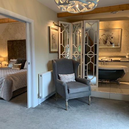 The Wheatsheaf Hotel, ساندباك المظهر الخارجي الصورة A suite at The Swan