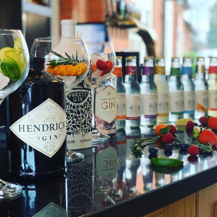 The Wheatsheaf Hotel, ساندباك المظهر الخارجي الصورة Hendrick's Gin